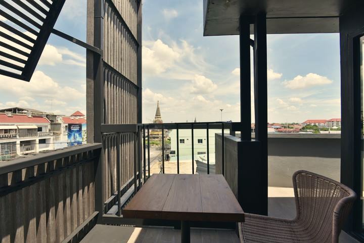 Suite balcony over Ayutthaya
